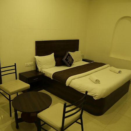 Hotel Krishna Palace Udajpur Zewnętrze zdjęcie