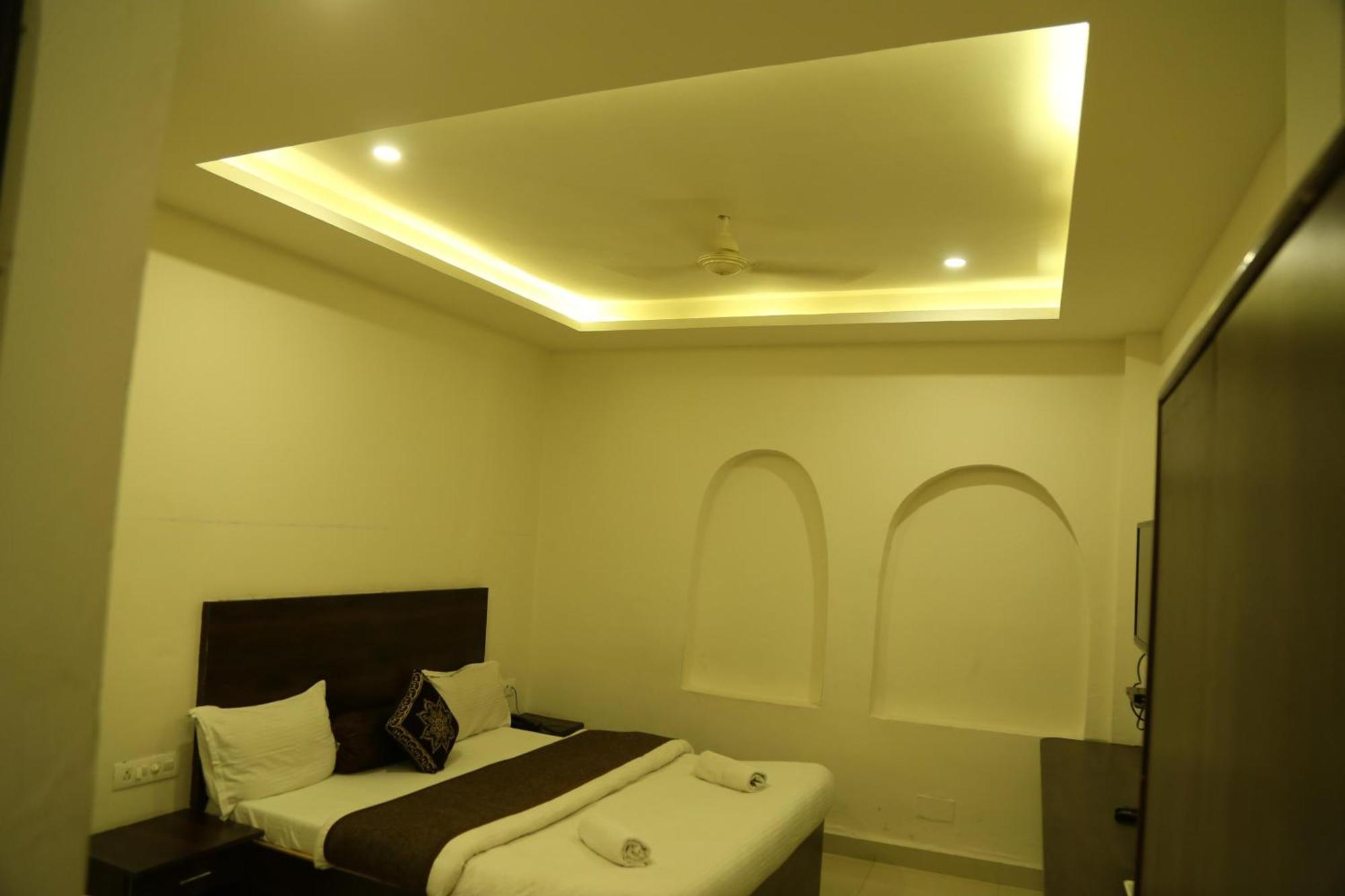 Hotel Krishna Palace Udajpur Zewnętrze zdjęcie