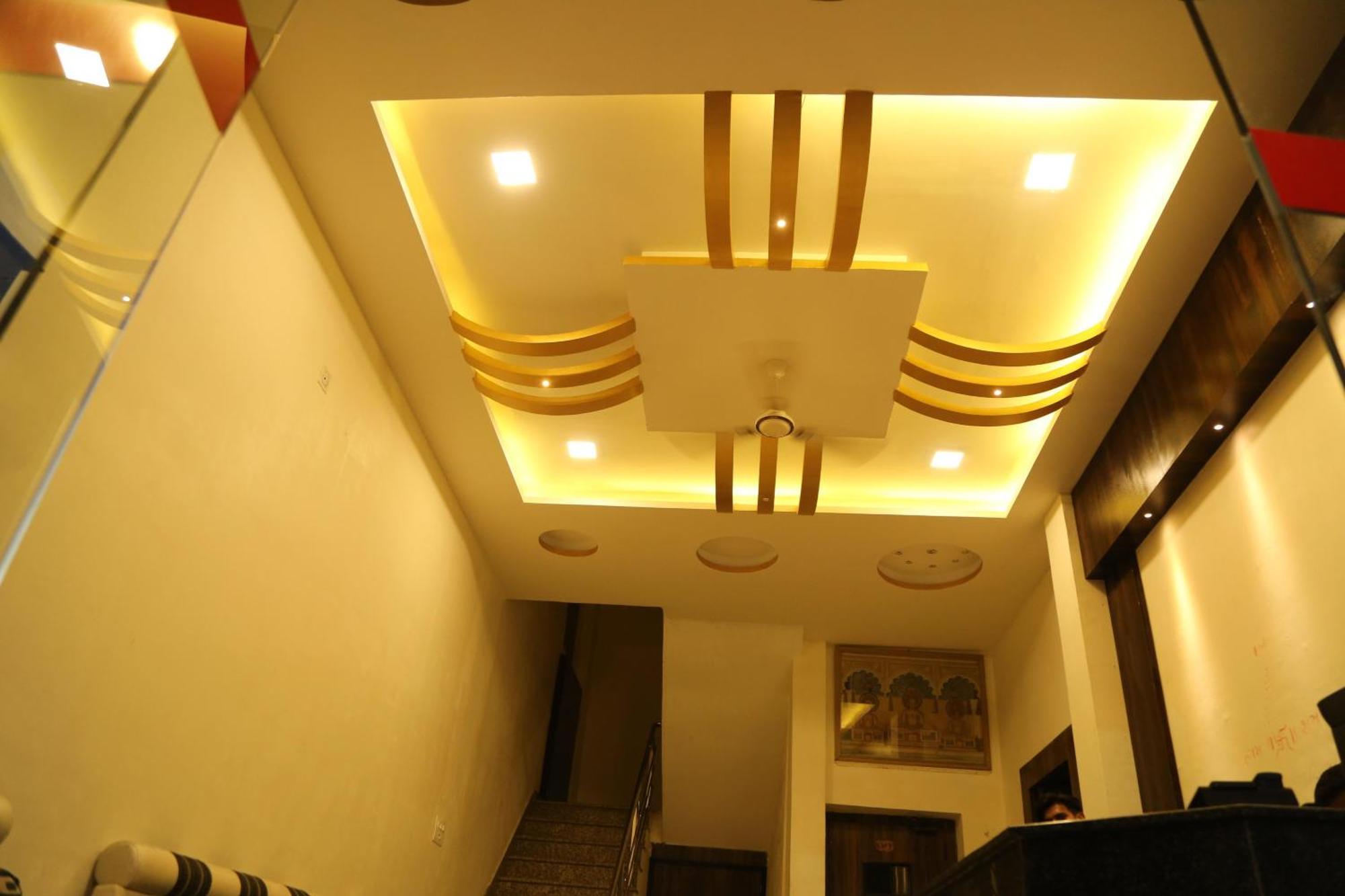 Hotel Krishna Palace Udajpur Zewnętrze zdjęcie