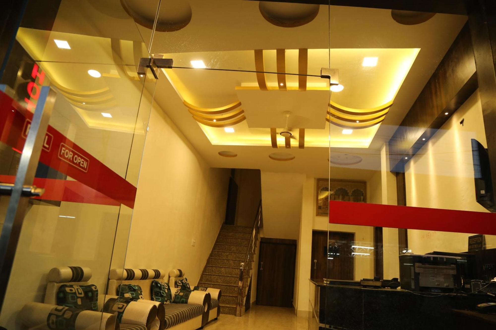 Hotel Krishna Palace Udajpur Zewnętrze zdjęcie