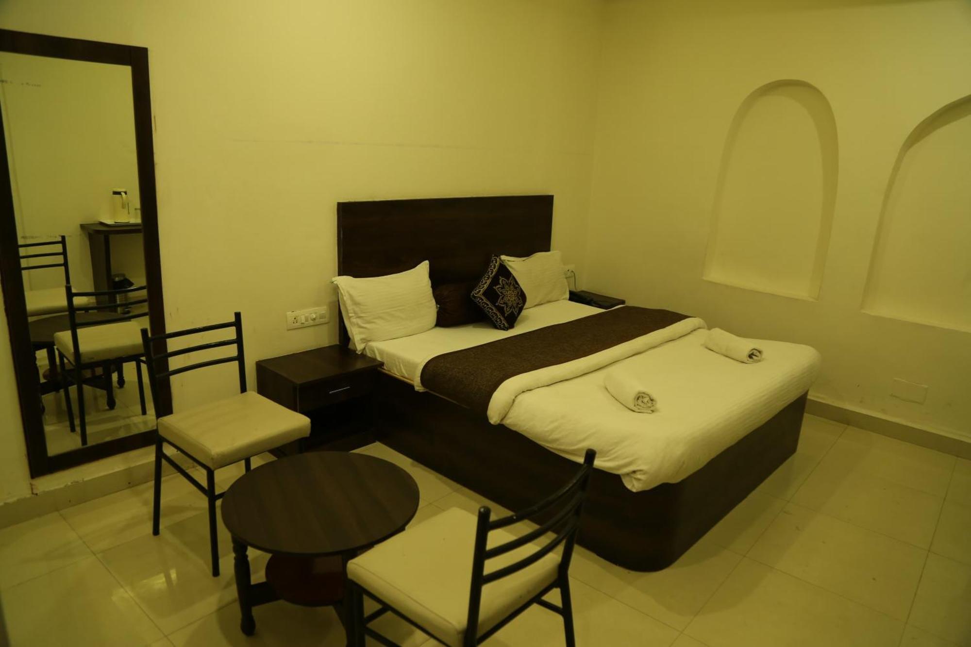 Hotel Krishna Palace Udajpur Zewnętrze zdjęcie