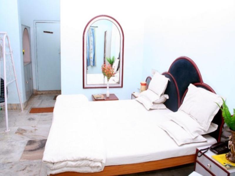 Hotel Krishna Palace Udajpur Zewnętrze zdjęcie